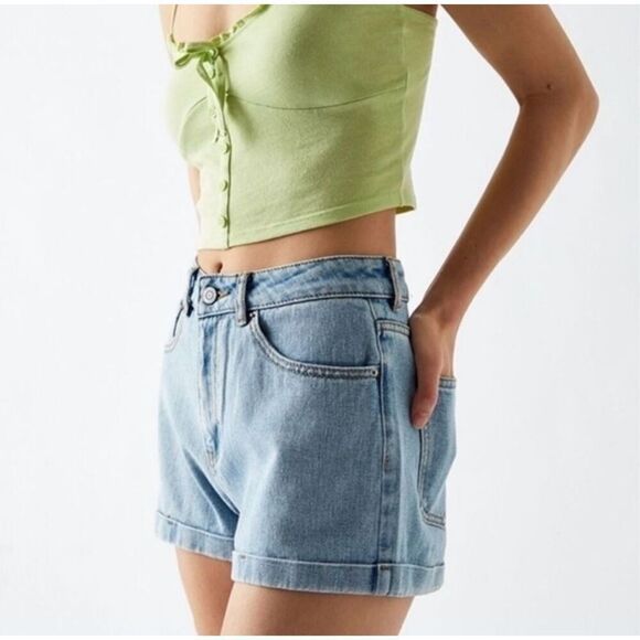 Womens PacSun Light Wash High Rise Cuffed Mom Denim Jean Shorts - Sz 26 - Picture 2 of 4